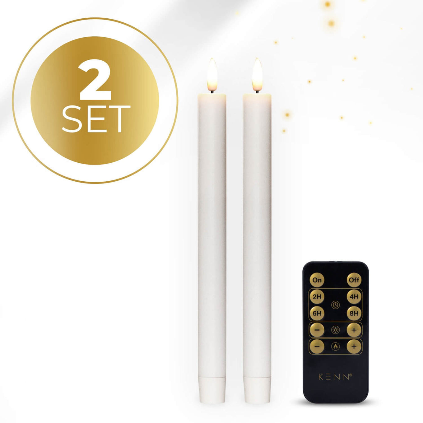 2-delige set witte LED dinerkaarsen op batterijen van KENN® met afstandsbediening. Deze stijlvolle nep kaarsen – ook bekend als LED kaarsen of battery-powered taper candles – zijn gemaakt van echt wax en geven een flikkerend warm wit licht dat lijkt op een echte vlam. De neutrale witte kleur past perfect in elk interieur en is ideaal voor sfeervolle tafeldecoratie, diners, bruiloften of dagelijks gebruik. Werkt op batterijen (meegeleverd) en is eenvoudig te bedienen met de afstandsbediening.