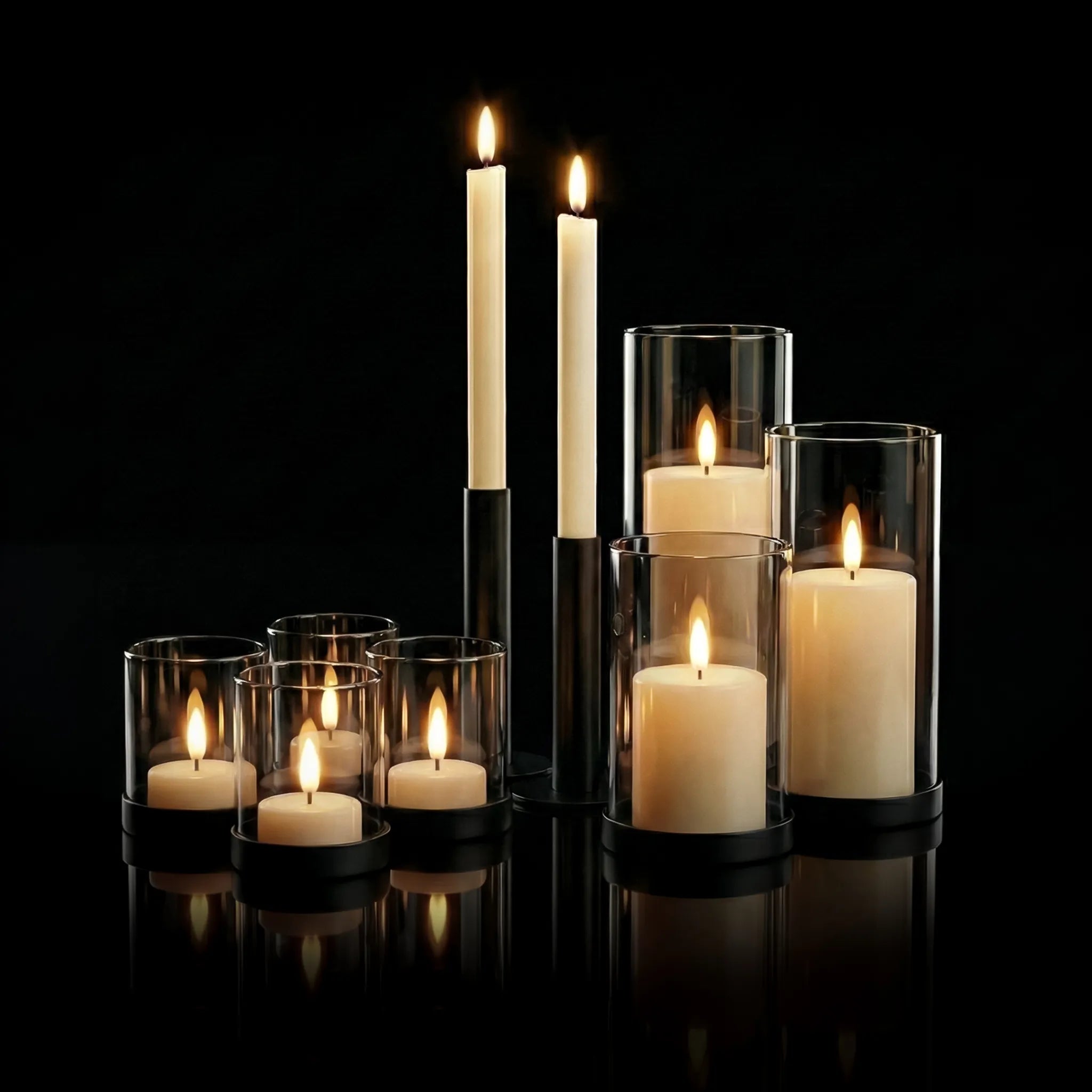 KENN® kaarsenhouders collectie in een studio setting op zwart glazen ondergrond.