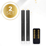 2-delige set zwarte LED dinerkaarsen op batterijen van KENN® met afstandsbediening. Deze stijlvolle nep kaarsen – ook bekend als LED kaarsen of battery-powered taper candles – zijn gemaakt van echt wax en geven een flikkerend warm wit licht dat doet denken aan echte vlammen. De elegante zwarte kleur zorgt voor een luxe en modern accent aan elke tafelsetting, perfect voor diners, events, horeca of interieurdecoratie. Werkt op batterijen (meegeleverd) en is eenvoudig te bedienen met de afstandsbediening.